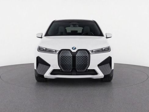 Used 2024 BMW iX xDrive50 w/ Sport Package AWD/4WD image 8