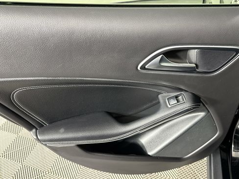 Used 2019 Mercedes-Benz GLA 250 4MATIC image 24
