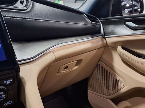 Used 2025 Jeep Grand Cherokee L Limited w/ Luxury Tech Group II image 22