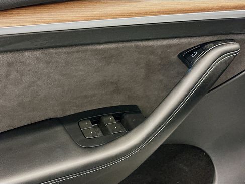 Used 2023 Tesla Model Y Long Range image 15