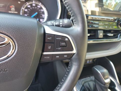 Used 2022 Toyota Highlander Platinum FWD image 28