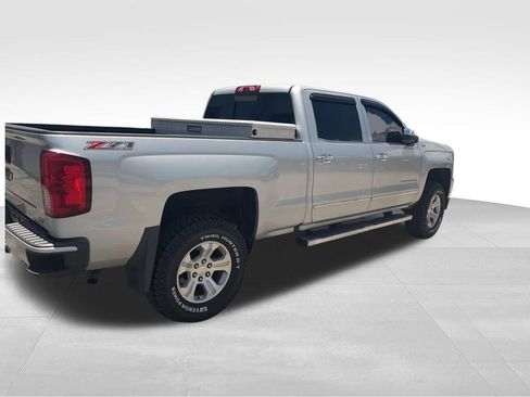 Used 2017 Chevrolet Silverado 1500 LTZ Z71 w/ LTZ Plus Package AWD/4WD image 9