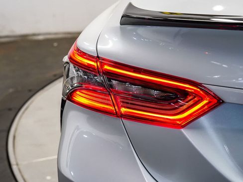 Used 2022 Toyota Camry XSE FWD image 11
