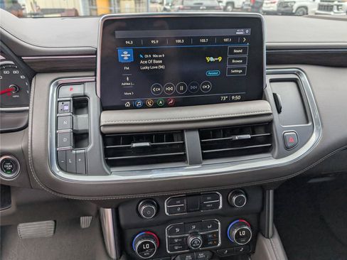 Used 2021 Chevrolet Tahoe Z71 w/ Z71 Off-Road Package AWD/4WD image 17