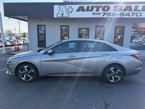 Used 2023 Hyundai Elantra SEL w/ Convenience Package FWD image 1