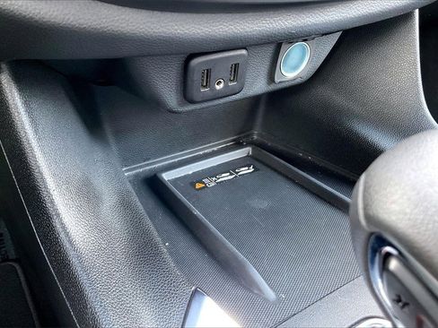 Used 2022 Chevrolet Traverse LT image 25