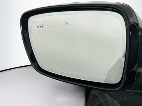 Used 2022 Buick Enclave Essence FWD image 16