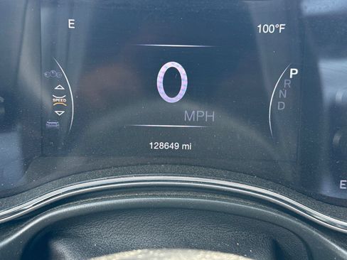 Used 2021 Jeep Grand Cherokee Laredo AWD/4WD image 13