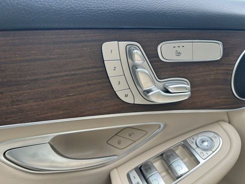 Used 2022 Mercedes-Benz GLC 300 4MATIC image 26