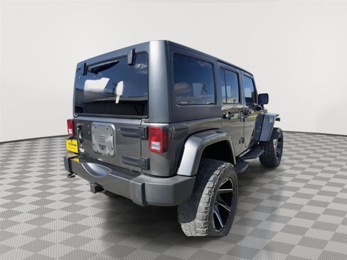 Used 2018 Jeep Wrangler Unlimited Sahara AWD/4WD image 8