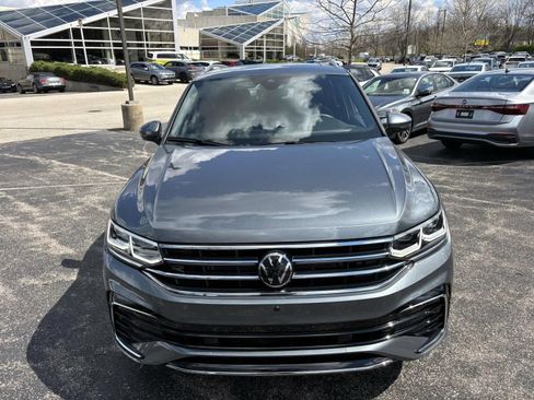 Used 2024 Volkswagen Tiguan SEL R-Line image 2
