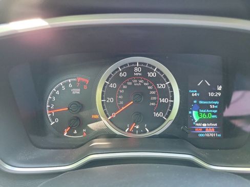 Used 2022 Toyota Corolla SE FWD image 2