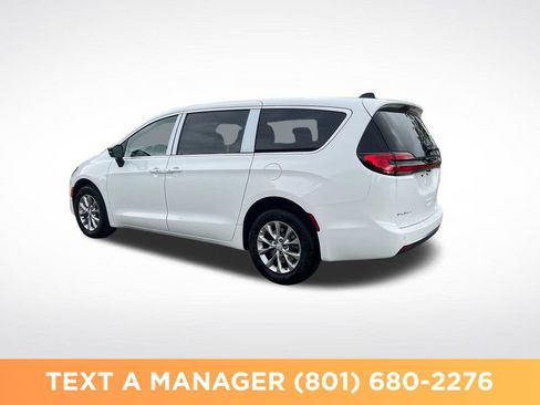 New 2027 Chrysler Pacifica Select AWD/4WD image 3