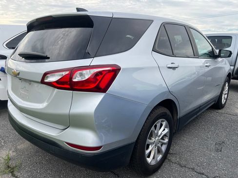 Used 2020 Chevrolet Equinox LS w/ LS Convenience Package FWD image 3