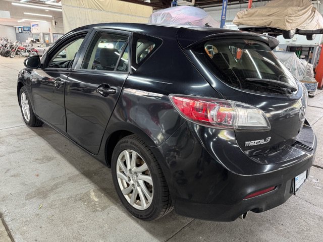 Used 2012 MAZDA MAZDA3 i Touring FWD image 2