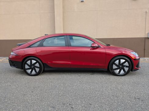 New 2025 Hyundai Ioniq 6 SE image 2