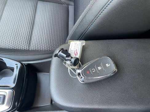 Used 2025 Chevrolet Trax LT image 21