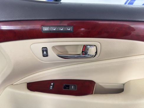 Used 2010 Lexus LS 460 w/ Luxury Value Edition RWD image 39