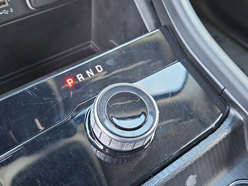 Used 2024 Jeep Grand Cherokee Laredo image 27