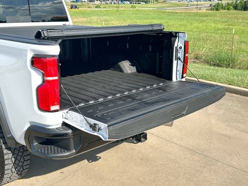 Used 2025 Chevrolet Silverado 2500 ZR2 w/ Technology Package AWD/4WD image 25