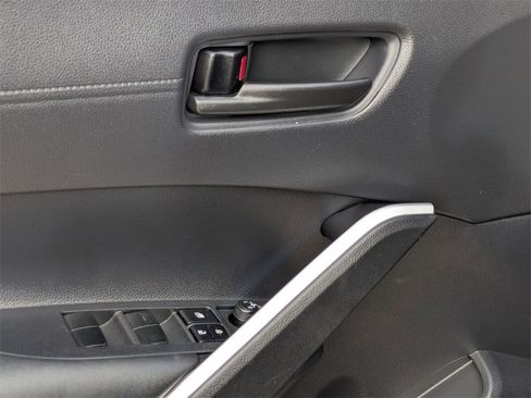 Used 2025 Toyota Corolla Cross LE image 13