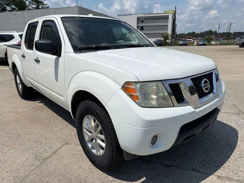 Used 2015 Nissan Frontier SV w/ SV Value Truck Package RWD image 4