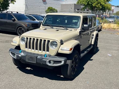 Used 2022 Jeep Wrangler Unlimited Sahara w/ Cold Weather Group AWD/4WD image 3
