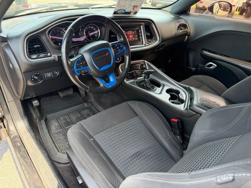 Used 2016 Dodge Challenger SXT RWD image 7