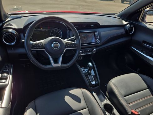 Used 2019 Nissan Kicks SR w/ SR Premium Package FWD image 15