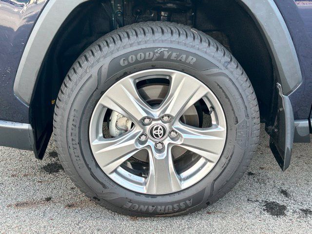 Used 2025 Toyota RAV4 XLE AWD/4WD image 14