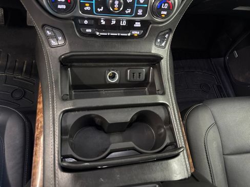 Used 2018 Chevrolet Suburban Premier AWD/4WD image 40