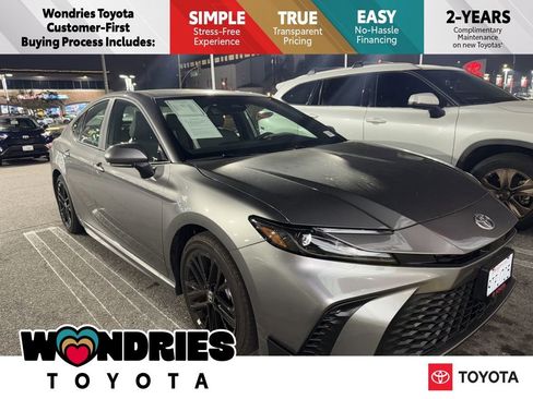 Used 2025 Toyota Camry SE image 1