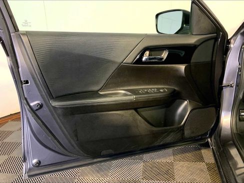 Used 2016 Honda Accord LX image 18