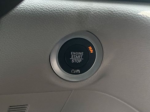 Used 2024 Chrysler Pacifica Touring-L FWD image 29