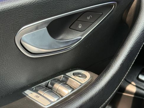 Used 2019 Mercedes-Benz E 300 4MATIC image 35