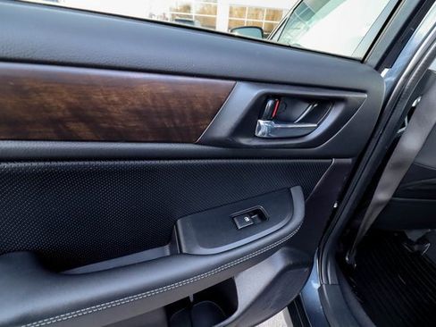 Used 2017 Subaru Outback 3.6R Limited image 41