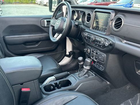 Used 2022 Jeep Wrangler Unlimited Sahara image 12