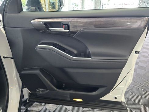 New 2026 Toyota Highlander Platinum image 46