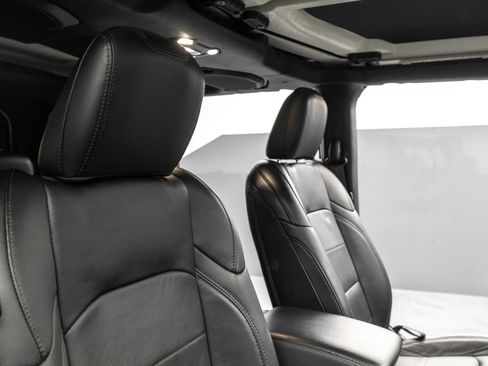 Used 2022 Jeep Wrangler Unlimited Sahara image 39