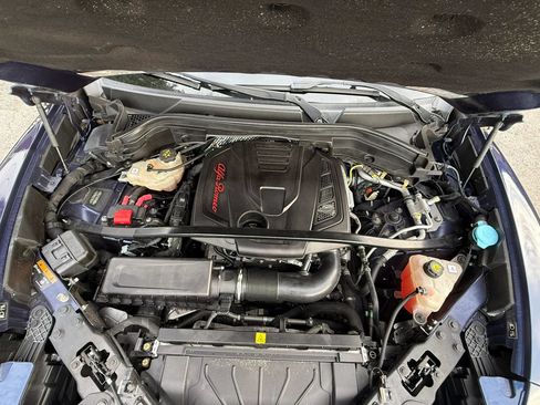 Used 2018 Alfa Romeo Stelvio AWD image 18