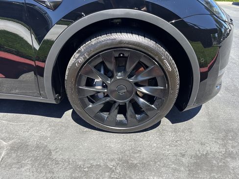 Used 2022 Tesla Model Y Long Range AWD/4WD image 13