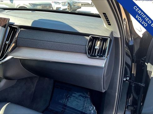 Used 2025 Volvo XC90 B6 Plus image 21