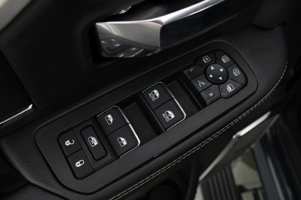 New 2026 RAM 2500 Laramie w/ Sport Appearance Package AWD/4WD image 15