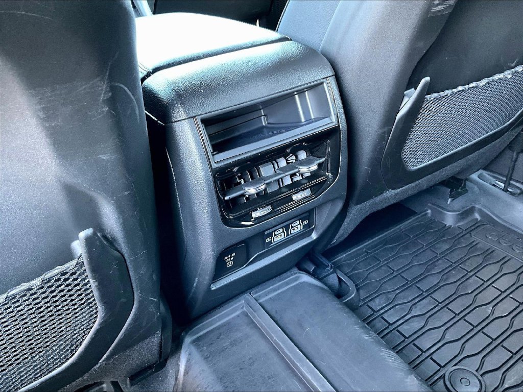 Used 2023 Jeep Grand Cherokee Altitude AWD/4WD image 12