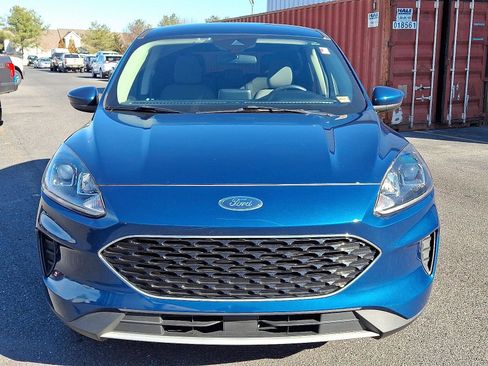 Used 2020 Ford Escape SE image 2