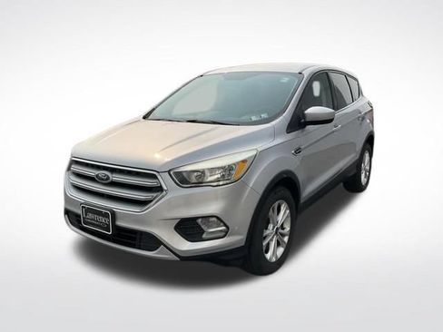 Used 2017 Ford Escape SE w/ SE Cold Weather Package AWD/4WD image 3