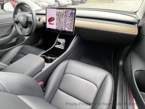 Used 2018 Tesla Model 3 Long Range image 16