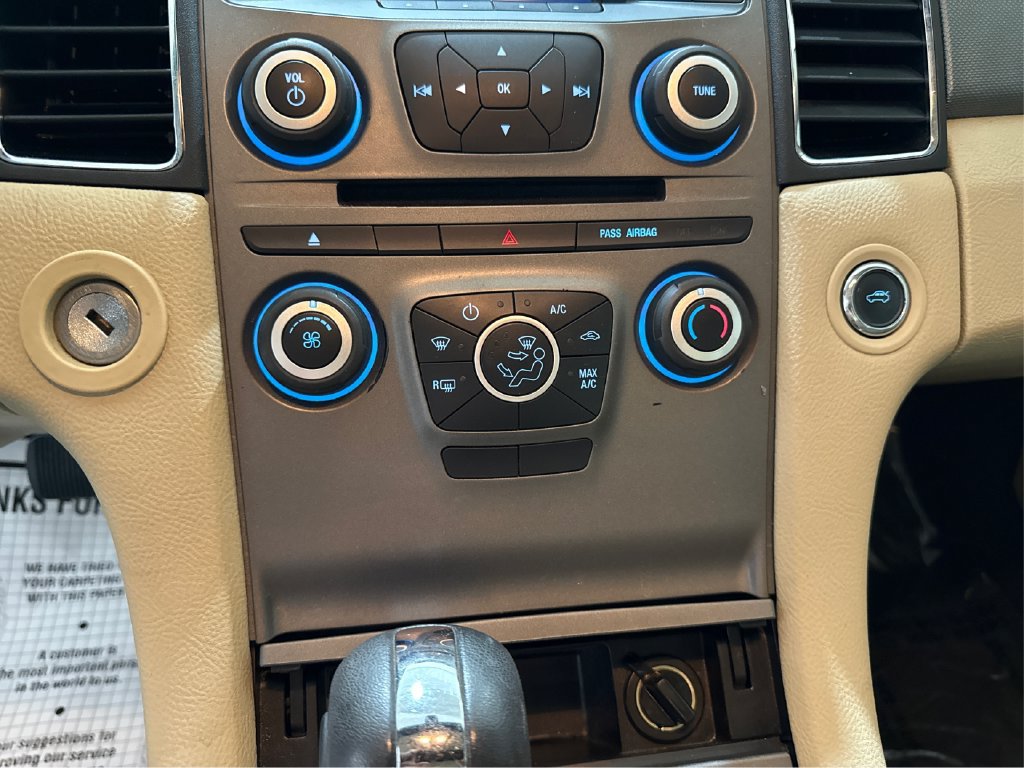 Used 2018 Ford Taurus SE FWD image 30