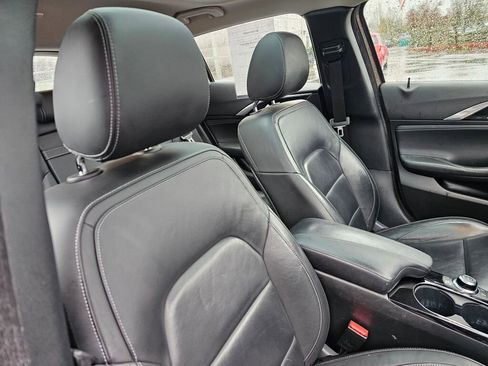 Used 2017 INFINITI QX30 Premium image 12