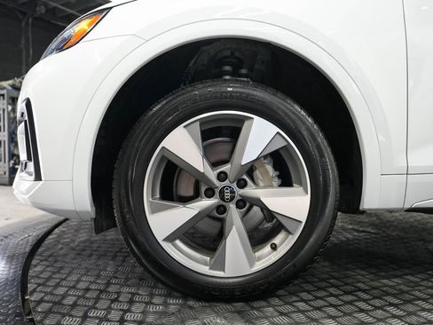 Used 2023 Audi Q5 2.0T Premium w/ Convenience Package AWD/4WD image 9